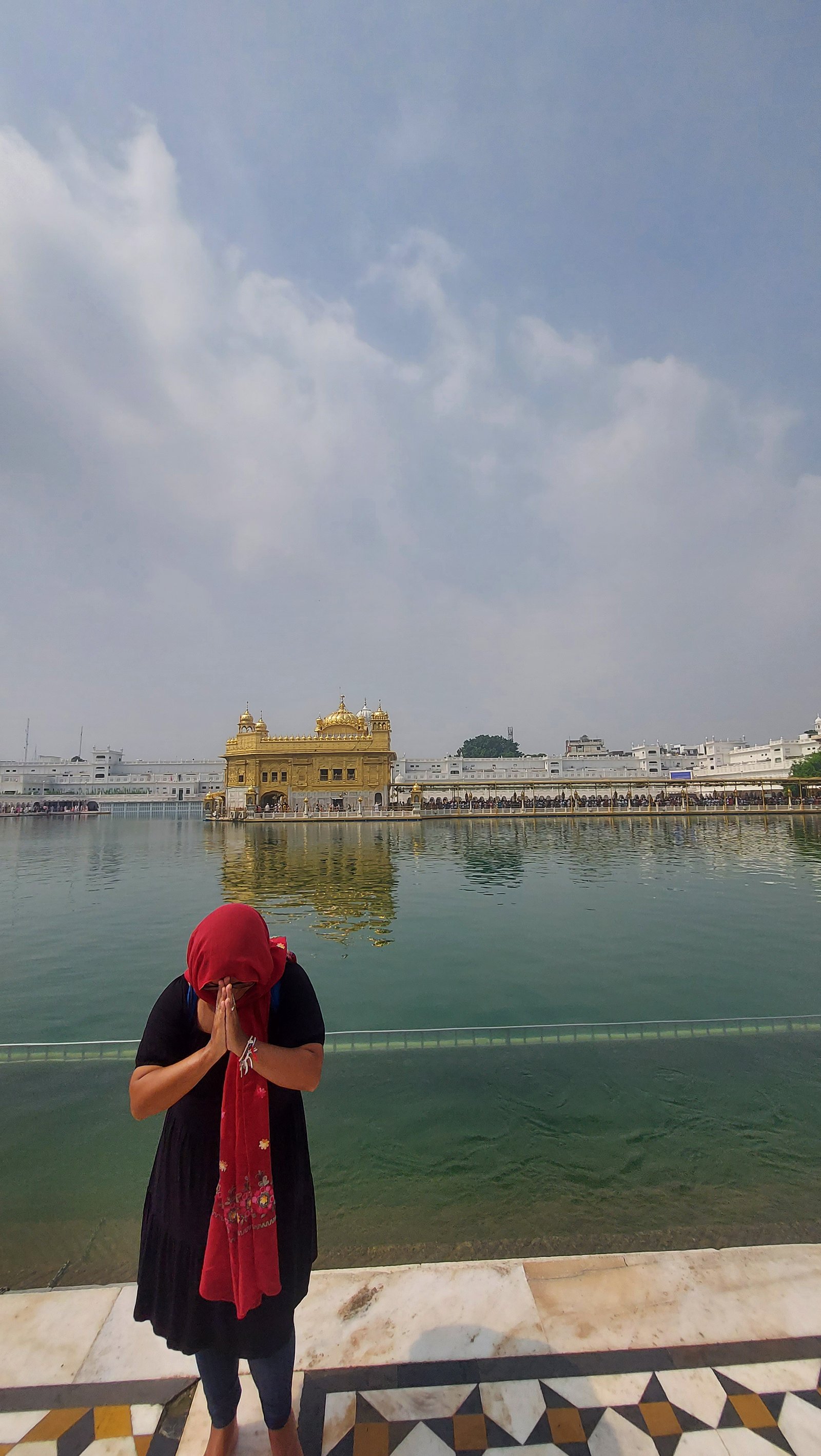 Agradecendo no Golden Temple Amritsar/Índia