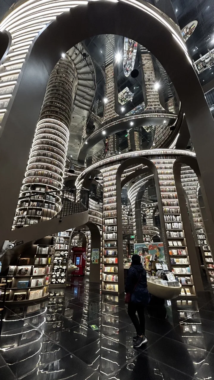 Lágrimas Azuis e a Livraria Espelho
