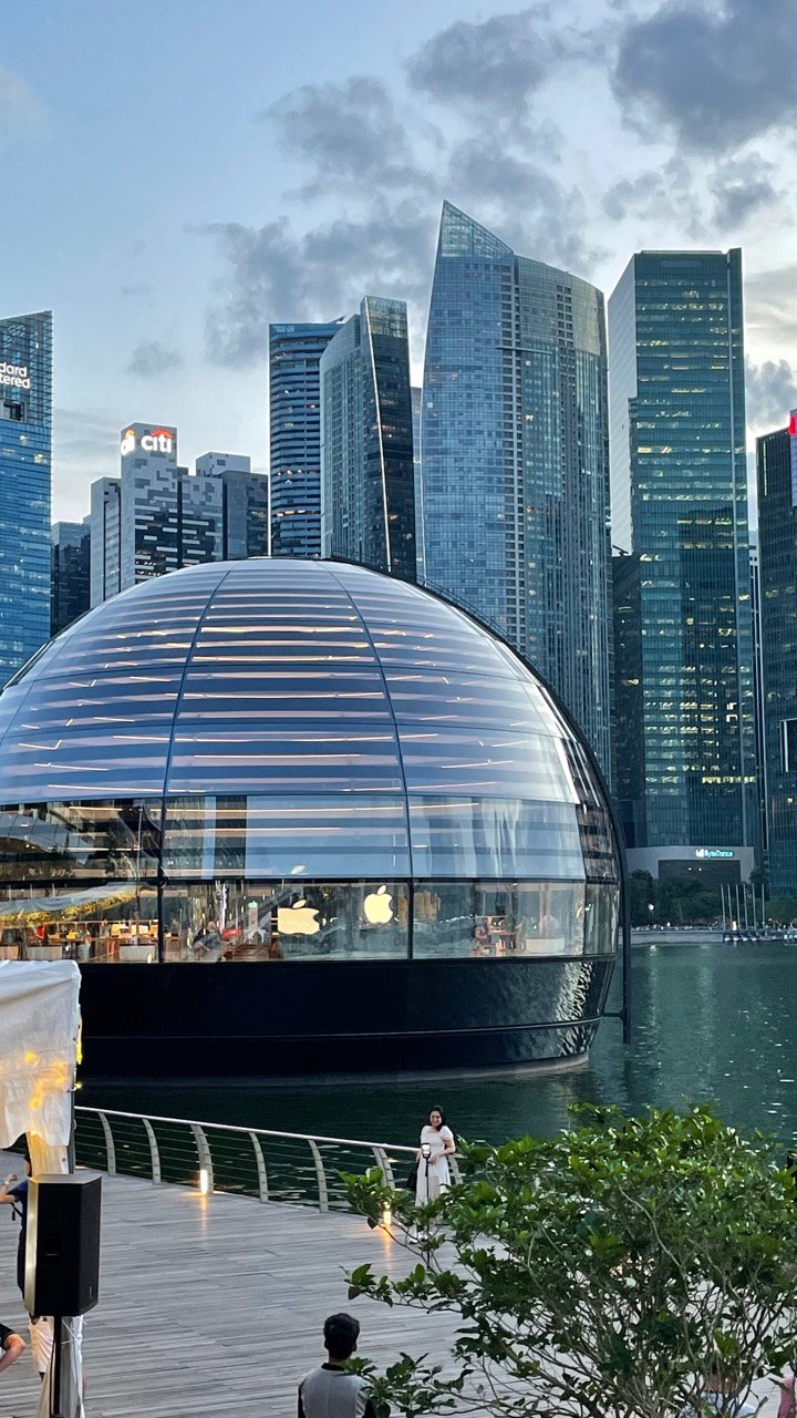 Loja Apple flutuante no Marina Bay em Singapura