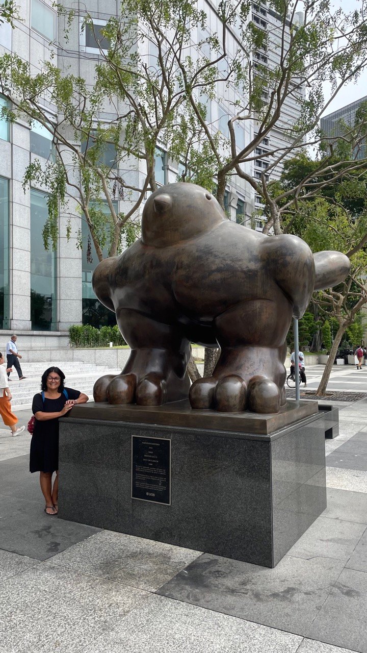 Escultura de pássaro de Botero à beira do Rio Singapura