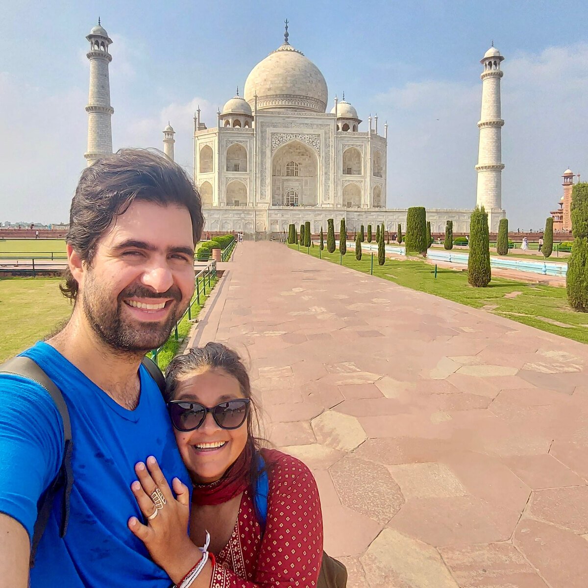 Gustavo e Letícia em frente ao Taj Mahal